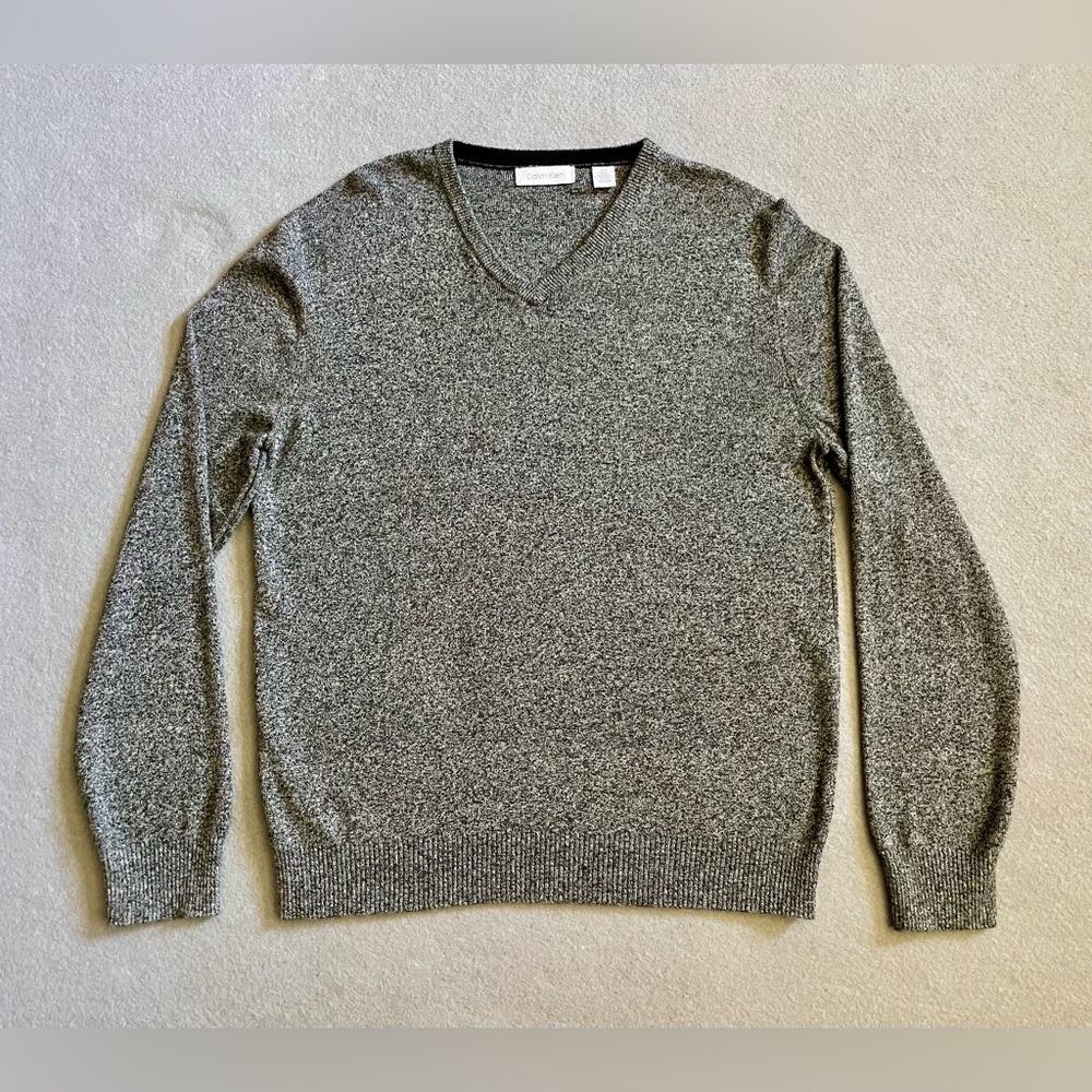 Calvin Klein Men’s Medium Heather Gray V-Neck Cotton Sweater Preppy Style
